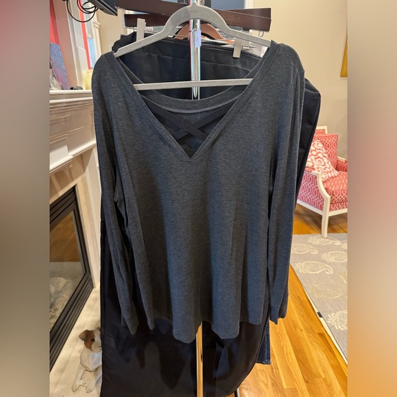 Cabi - Dark Grey Pull Over - Crisscross accent in the back Sz Large EUC!!!! - Picture 7 of 11